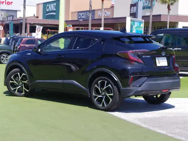 トヨタ Ｃ－ＨＲ G 千葉県 2017(平29)年 6.3万km ブラックマイカ Toyota Safety Sense/・プリクラッシュセーフティ/・レーンディパーチャーアラート/・オートハイビーム/・レーダークルーズコントロール/ハーフレザーシート/前席シートヒーター/純正SDナビ/地デジTV/【DVD/CD再生機能　Bluetooth接続】/バックカメラ/ドライブレコーダー/ETC/LEDヘッドライト/純正18インチアルミホイル/サイド/カーテンエアバッグ/スマートキー