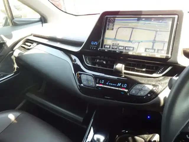トヨタ Ｃ－ＨＲ G 千葉県 2017(平29)年 6.3万km ブラックマイカ Toyota Safety Sense/・プリクラッシュセーフティ/・レーンディパーチャーアラート/・オートハイビーム/・レーダークルーズコントロール/ハーフレザーシート/前席シートヒーター/純正SDナビ/地デジTV/【DVD/CD再生機能　Bluetooth接続】/バックカメラ/ドライブレコーダー/ETC/LEDヘッドライト/純正18インチアルミホイル/サイド/カーテンエアバッグ/スマートキー