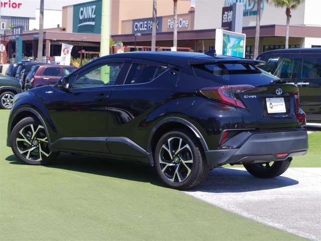 トヨタ Ｃ－ＨＲ G 愛知県 2017(平29)年 6.3万km ブラックマイカ Toyota Safety Sense/・プリクラッシュセーフティ/・レーンディパーチャーアラート/・オートハイビーム/・レーダークルーズコントロール/ハーフレザーシート/前席シートヒーター/純正９型SDナビ（NSZT-Y66T）/フルセグTV/【DVD/CD再生機能　Bluetooth接続】/バックカメラ/ドライブレコーダー/ETC/LEDヘッドライト/純正18インチアルミホイール/サイド/カーテンエアバッグ/スマートキー