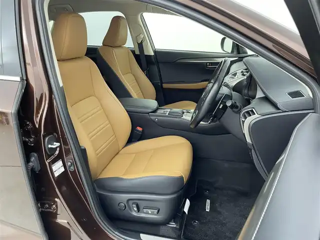 レクサス ＮＸ 300h Iパッケージ 群馬県 2020(令2)年 4.5万km アンバークリスタルシャイン パノラミックビューモニター/ブラインドスポットモニター/リヤクロストラフィックアラート/＝＝＝＝＝＝/純正10.3インチワイドディスプレイナビ（AM/FM/Bluetooth/SD/USB/AUX/DVD/CD）/レクサスセーフティシステム＋/ ・プリクラッシュセーフティシステム/ ・レーンディパーチャーアラート/ ・アダプティブハイビームシステム/ ・レーダークルーズコントロール(全車速追従機能付)/パワーバックドア/パドルシフト/クリアランスソナー/ビルトインETC2.0/前席パワーシート(運転席側ポジションメモリ付)/前席シートヒーター/ステアリングヒーター/三眼フルLEDヘッドランプ/純正前後ドライブレコーダー(DRD-H68)/プッシュスタート/スマートキー/スペアキー有