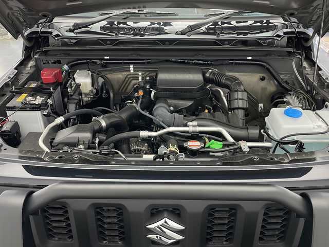 スズキ ジムニー XC 長野県 2024(令6)年 0.1万km未満 ブルーイッシュブラックパール3 4WD/社外メモリナビ（型番：MDV-D503)/(フルセグ/DVD/CD/SD/USB/FM/AM)/大型グリルガード/LEDフォグ×2個/ルーフラック/リアラダー/1.5インチリフトアップキット（純正車内積載）/ブラウンキルティングレザーシート/MERAL ROCK ピートロング16インチホイール/TOYO OPEN COUNTRY RT(185/85R16)/シートヒーター（前席）/クルーズコントロール（追従なし）/レーンキープアシスト/衝突被害軽減システム/オートマチックハイビーム/LEDヘッドライト/オートライト/スマートキー/保証書/取扱説明書