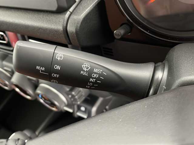 スズキ ジムニー XC 長野県 2024(令6)年 0.1万km未満 ブルーイッシュブラックパール3 4WD/社外メモリナビ（型番：MDV-D503)/(フルセグ/DVD/CD/SD/USB/FM/AM)/大型グリルガード/LEDフォグ×2個/ルーフラック/リアラダー/1.5インチリフトアップキット（純正車内積載）/ブラウンキルティングレザーシート/MERAL ROCK ピートロング16インチホイール/TOYO OPEN COUNTRY RT(185/85R16)/シートヒーター（前席）/クルーズコントロール（追従なし）/レーンキープアシスト/衝突被害軽減システム/オートマチックハイビーム/LEDヘッドライト/オートライト/スマートキー/保証書/取扱説明書