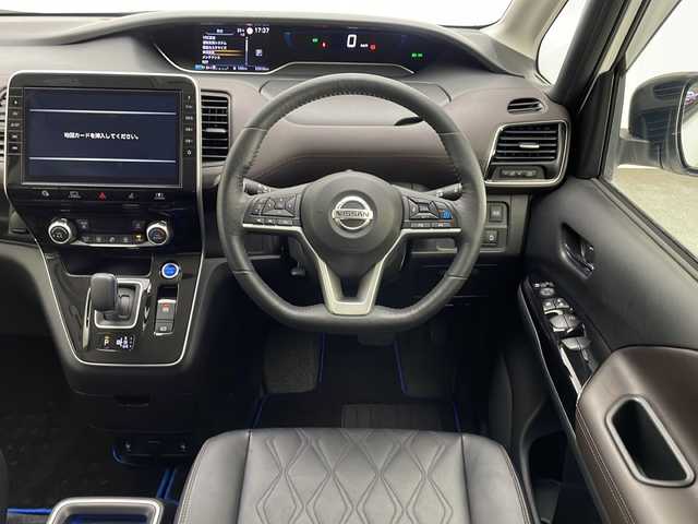 日産 セレナ e－パワー ハイウェイスター G 宮崎県 2020(令2)年 5.4万km ブリリアントホワイトパール 2トーン 禁煙車/エマージェンシーブレーキ/純正10型ナビTV/（CD/DVD/MSV/Blu-ray/Bluetooth/フルセグTV)/純正ドライブレコーダー/純正LEDオートライト/純正LEDフォグ/純正フロントスポイラー/純正16インチアルミ/純正フロアマット/アラウンドビューモニター/プロパイロット/ブラインドスポットモニター/ハンズフリー両側電動スライドドア/クリアランスソナー/電子パーキング/オートホールド/スマートルームミラー/ステアリングヒーター/前席シートヒーター/撥水シート/本革巻ハンドル/Wオートエアコン/インテリジェントキー/プッシュエンジンスタート/スペアキー/新車時保証書/取扱い説明書