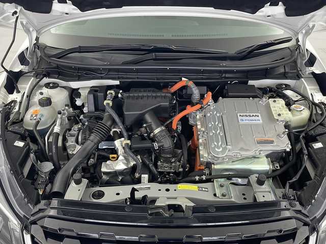 日産 キックス X 栃木県 2021(令3)年 2.2万km ブリリアントホワイトパール プロパイロット/純正9型ナビ/　　CD/DVD/Bluetooth/AM/FM/フルセグTV/アラウンドビューモニター/ビルトインETC/エマージェンシーブレーキ/オートハイビーム/ハンドル支援/側方支援/駐車支援/ふらつき警報/前後コーナーセンサー/インテリジェントルームミラー/純正ドライブレコーダー/純正17インチAW/純正フロアマット/純正ドアバイザー/ハーフレザー/シートヒーター/オートライト/LEDヘッドライト/フォグランプ/ステアリングヒーター/電子パーキング/オートブレーキホールド/プッシュスタート/スマートキー/スペア１本