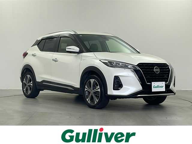 日産 キックス X 栃木県 2021(令3)年 2.2万km ブリリアントホワイトパール プロパイロット/純正9型ナビ/　　CD/DVD/Bluetooth/AM/FM/フルセグTV/アラウンドビューモニター/ビルトインETC/エマージェンシーブレーキ/オートハイビーム/ハンドル支援/側方支援/駐車支援/ふらつき警報/前後コーナーセンサー/インテリジェントルームミラー/純正ドライブレコーダー/純正17インチAW/純正フロアマット/純正ドアバイザー/ハーフレザー/シートヒーター/オートライト/LEDヘッドライト/フォグランプ/ステアリングヒーター/電子パーキング/オートブレーキホールド/プッシュスタート/スマートキー/スペア１本