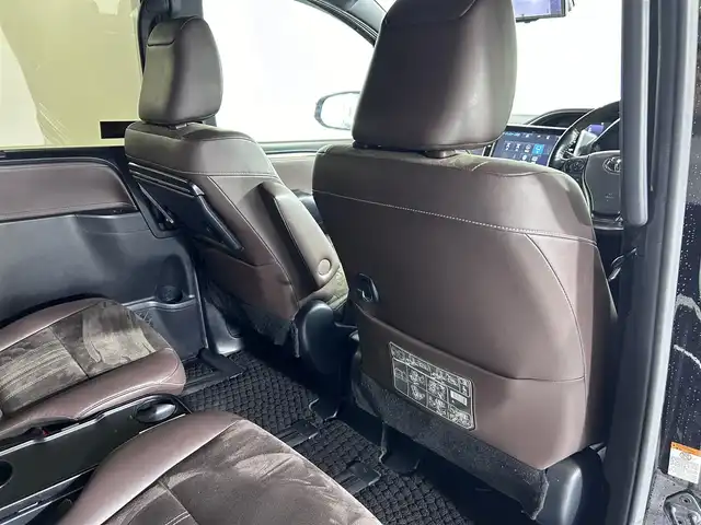 トヨタ エスクァイア ハイブリッド Gi プレミアムパッケージ 佐賀県 2017(平29)年 6.3万km ブラック 純正10型ナビ/ＡＭ/ＦＭ/CD/DVD/Bluetooth/フルセグTV/純正12.1インチ後席モニター/バックカメラ/クルーズコントロール/前後ドライブレコーダー/デジタルインナーミラー/衝突被害軽減システム/レーンアシスト/ハーフレザーシート/シートヒーター/ステアリングヒーター/ETC/LEDヘッドライト/フォグランプ/オートエアコン/盗難防止装置/横滑り防止装置/車線逸脱警報/オートライト/スマートキー/プッシュスタート/純正フロアマット/純正15インチアルミホイール	/ステアリングスイッチ/電動格納ミラー/コーナーセンサー