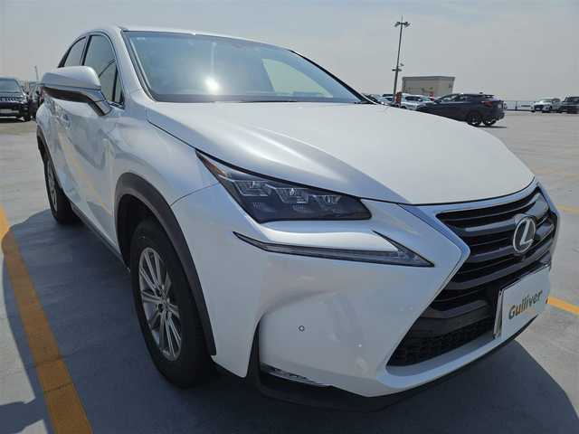 レクサス ＮＸ 300h Iパッケージ 宮崎県 2015(平27)年 7.7万km ソニッククォーツ 純正ナビ/　(Bluetooth/DVD/Blu-ray)/フルセグTV/パワーバックドア/バック/サイド/フロントカメラ/ビルトインETC/ドライブレコーダー/クルーズコントロール/クリアランスソナー/ビークルスタビリティコントロール/角型三眼LEDヘッドランプ/オートライトシステム/本革巻きステアリング/ステアリングヒーター/パドルシフト/ホワイトオーカー合皮シート/前席パワーシート/シートヒーター/運転席ポジションメモリー付/純正17インチアルミホイール/スマートエントリー/スタートシステム/禁煙車