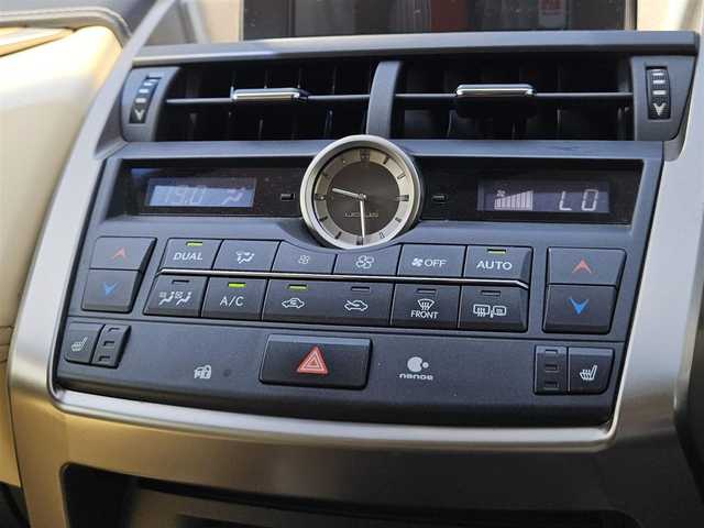 レクサス ＮＸ 300h Iパッケージ 宮崎県 2015(平27)年 7.7万km ソニッククォーツ 純正ナビ/　(Bluetooth/DVD/Blu-ray)/フルセグTV/パワーバックドア/バック/サイド/フロントカメラ/ビルトインETC/ドライブレコーダー/クルーズコントロール/クリアランスソナー/ビークルスタビリティコントロール/角型三眼LEDヘッドランプ/オートライトシステム/本革巻きステアリング/ステアリングヒーター/パドルシフト/ホワイトオーカー合皮シート/前席パワーシート/シートヒーター/運転席ポジションメモリー付/純正17インチアルミホイール/スマートエントリー/スタートシステム/禁煙車