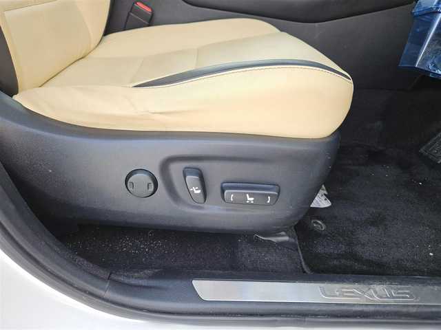 レクサス ＮＸ 300h Iパッケージ 宮崎県 2015(平27)年 7.7万km ソニッククォーツ 純正ナビ/　(Bluetooth/DVD/Blu-ray)/フルセグTV/パワーバックドア/バック/サイド/フロントカメラ/ビルトインETC/ドライブレコーダー/クルーズコントロール/クリアランスソナー/ビークルスタビリティコントロール/角型三眼LEDヘッドランプ/オートライトシステム/本革巻きステアリング/ステアリングヒーター/パドルシフト/ホワイトオーカー合皮シート/前席パワーシート/シートヒーター/運転席ポジションメモリー付/純正17インチアルミホイール/スマートエントリー/スタートシステム/禁煙車
