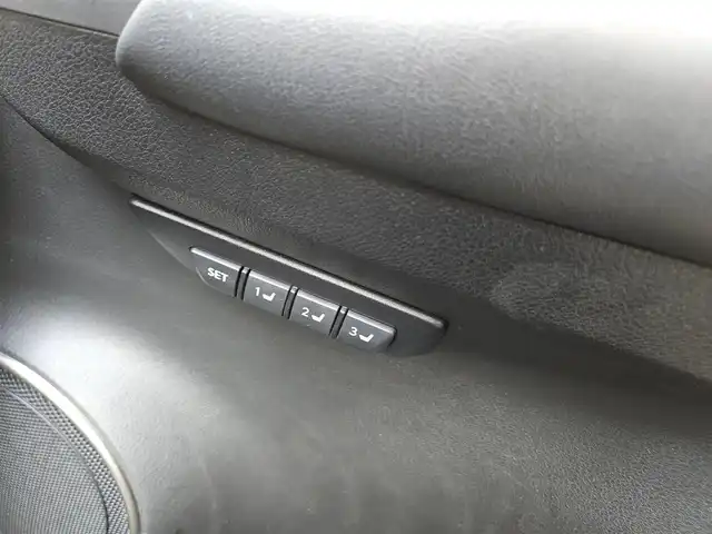 レクサス ＮＸ 300h Iパッケージ 宮崎県 2015(平27)年 7.7万km ソニッククォーツ 純正ナビ/　(Bluetooth/DVD/Blu-ray)/フルセグTV/パワーバックドア/バック/サイド/フロントカメラ/ビルトインETC/ドライブレコーダー/クルーズコントロール/クリアランスソナー/ビークルスタビリティコントロール/角型三眼LEDヘッドランプ/オートライトシステム/本革巻きステアリング/ステアリングヒーター/パドルシフト/ホワイトオーカー合皮シート/前席パワーシート/シートヒーター/運転席ポジションメモリー付/純正17インチアルミホイール/スマートエントリー/スタートシステム/禁煙車