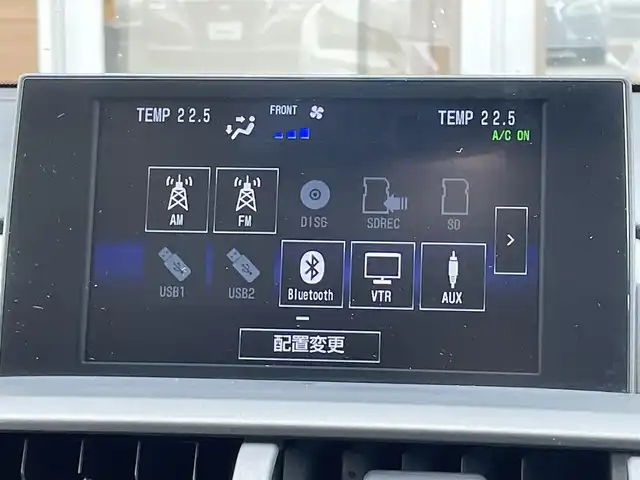 レクサス ＮＸ 300h Iパッケージ 宮崎県 2015(平27)年 7.7万km ソニッククォーツ 純正ナビ/　(Bluetooth/DVD/Blu-ray)/フルセグTV/パワーバックドア/バック/サイド/フロントカメラ/ビルトインETC/ドライブレコーダー/クルーズコントロール/クリアランスソナー/ビークルスタビリティコントロール/角型三眼LEDヘッドランプ/オートライトシステム/本革巻きステアリング/ステアリングヒーター/パドルシフト/ホワイトオーカー合皮シート/前席パワーシート/シートヒーター/運転席ポジションメモリー付/純正17インチアルミホイール/スマートエントリー/スタートシステム/禁煙車