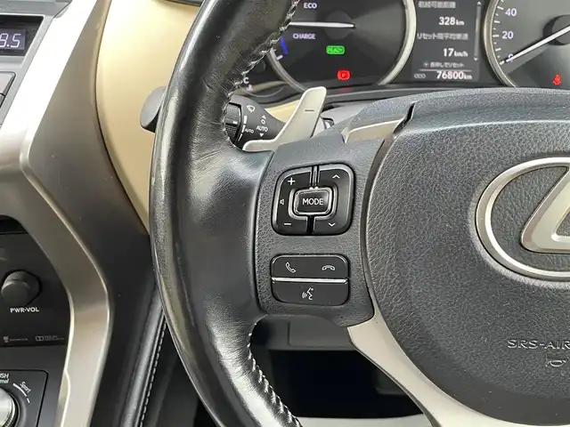 レクサス ＮＸ 300h Iパッケージ 宮崎県 2015(平27)年 7.7万km ソニッククォーツ 純正ナビ/　(Bluetooth/DVD/Blu-ray)/フルセグTV/パワーバックドア/バック/サイド/フロントカメラ/ビルトインETC/ドライブレコーダー/クルーズコントロール/クリアランスソナー/ビークルスタビリティコントロール/角型三眼LEDヘッドランプ/オートライトシステム/本革巻きステアリング/ステアリングヒーター/パドルシフト/ホワイトオーカー合皮シート/前席パワーシート/シートヒーター/運転席ポジションメモリー付/純正17インチアルミホイール/スマートエントリー/スタートシステム/禁煙車
