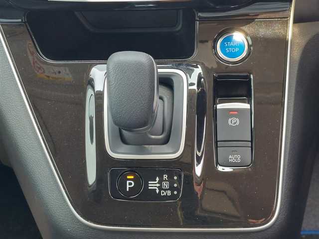 日産 セレナ e－パワー ハイウェイスター V 東京都 2020(令2)年 3.3万km ブリリアントホワイトパール 純正ナビ/純正アルミホイール/両側パワースライドドア/プロパイロット/プッシュスタート/コーナーセンサー/ブラインドスポットモニター/デジタルインナーミラー/アラウンドビューモニター/ドライブレコーダー/ビルトインETC/キーレスエントリー/オートライト/新車保証書/取扱説明書