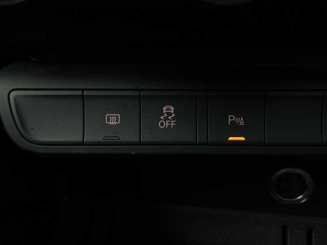 アウディ Ａ１ 1．0TFSI 秋田県 2016(平28)年 2.4万km 白 純正ナビ【AM/FM/CD/BT】 /フルセグTV /バックカメラ /ETC/HIDライト　/プッシュスタート /アイドリングストップ　/スマートキー　/クリアランスソナー /横滑り防止装置　/ステアリングリモコン　/オートライト　/純正フロアマット/革巻きステアリング/純正AW/ウィンカーミラー /コーナーセンサー /保証書/取扱説明書