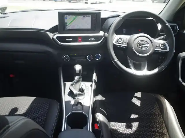 ダイハツ ロッキー プレミアム G HEV 千葉県 2021(令3)年 3.1万km レーザーブルークリスタルシャイン スマートアシストIII/エコアイドル/レーダークルーズコントロール/スマートペダル/ハーフレザーシート/前席シートヒーター/純正メモリーナビ/地デジTV/【DVD/CD再生機能　Bluetooth接続】/パノラマモニター/ドライブレコーダー/革巻きステアリング/ステアリングスイッチ/ETC/LEDヘッドライト/フォグライト/ウインカーミラー/コーナーセンサー/純正17インチアルミホイル/サイド/カーテンエアバッグ/キーフリーシステム