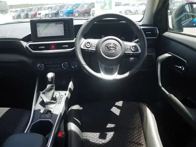ダイハツ ロッキー プレミアム G HEV 千葉県 2021(令3)年 3.1万km レーザーブルークリスタルシャイン スマートアシストIII/エコアイドル/レーダークルーズコントロール/スマートペダル/ハーフレザーシート/前席シートヒーター/純正メモリーナビ/地デジTV/【DVD/CD再生機能　Bluetooth接続】/パノラマモニター/ドライブレコーダー/革巻きステアリング/ステアリングスイッチ/ETC/LEDヘッドライト/フォグライト/ウインカーミラー/コーナーセンサー/純正17インチアルミホイル/サイド/カーテンエアバッグ/キーフリーシステム