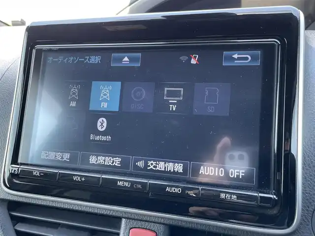 トヨタ ヴォクシー ZS 煌 佐賀県 2018(平30)年 4.9万km ブラック 純正9型SDナビゲーション「NSZT-Y66T」/・AM/FM/BT/CD/DVD/フルセグTV/バックカメラ/純正フリップダウンモニター/両側パワースライドドア/クルーズコントロール/LEDヘッドライト/・オートマチックハイビーム/プッシュスタート/スマートキー/革巻きステアリング/社外専用設計ドリンクホルダー/純正16インチアルミホイール/フロアマット/ドアバイザー/新車保証書/取扱説明書/スペアキー1本あり/トヨタセーフティーセンスC/・プリクラッシュセーフティ（衝突回避支援）/・レーンディパーチャーアラート（車線逸脱警報）/・VSC（横滑り防止装置）＆TRC（トラクションコントロール）/・ABS（電子制御制動力配分付）＋ブレーキアシスト/・緊急ブレーキシグナル/・ヒルスタートアシストコントロール/・クリアランスソナー