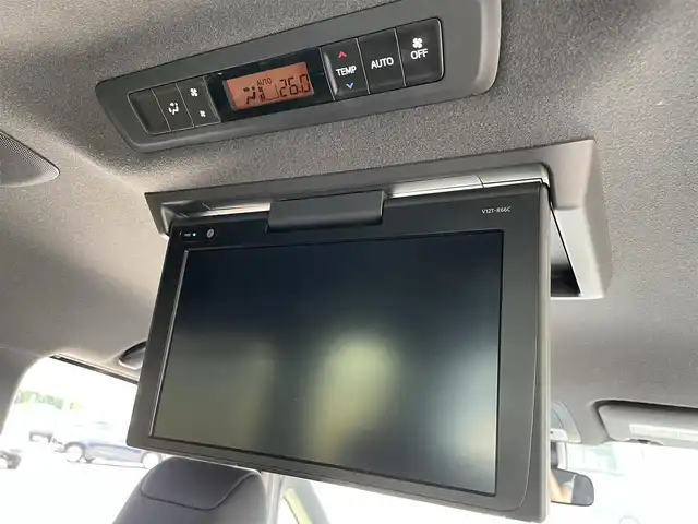 トヨタ ヴォクシー ZS 煌 佐賀県 2018(平30)年 4.9万km ブラック 純正9型SDナビゲーション「NSZT-Y66T」/・AM/FM/BT/CD/DVD/フルセグTV/バックカメラ/純正フリップダウンモニター/両側パワースライドドア/クルーズコントロール/LEDヘッドライト/・オートマチックハイビーム/プッシュスタート/スマートキー/革巻きステアリング/社外専用設計ドリンクホルダー/純正16インチアルミホイール/フロアマット/ドアバイザー/新車保証書/取扱説明書/スペアキー1本あり/トヨタセーフティーセンスC/・プリクラッシュセーフティ（衝突回避支援）/・レーンディパーチャーアラート（車線逸脱警報）/・VSC（横滑り防止装置）＆TRC（トラクションコントロール）/・ABS（電子制御制動力配分付）＋ブレーキアシスト/・緊急ブレーキシグナル/・ヒルスタートアシストコントロール/・クリアランスソナー