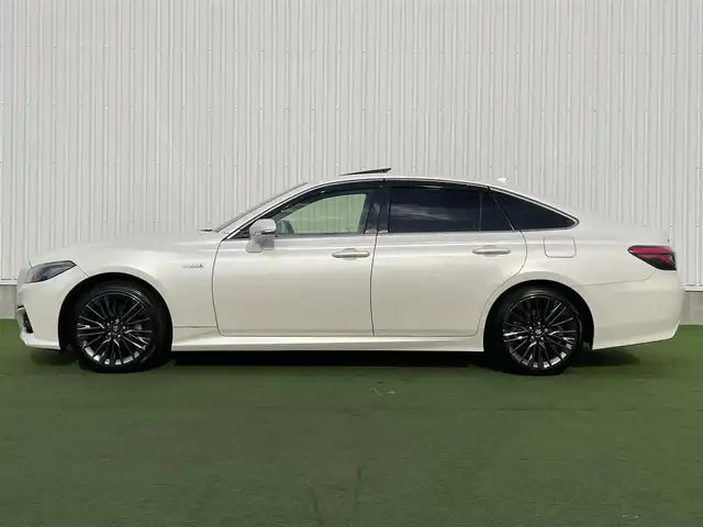 トヨタ クラウン ハイブリッド S スポーツスタイル 香川県 2019(令1)年 5.8万km ホワイトパールクリスタルシャイン 登録時走行距離：57769ｋｍ/純正SDナビゲーション/→フルセグTV/→CD/DVD/バックカメラ/ビルトインETC/サンルーフ/ブラインドスポットモニター/レーダークルーズコントロール/ステアリングリモコン/革巻きステアリング/前後コーナーセンサー/LEDオートライト/フォグランプ/純正18インチアルミホイール/純正フロアマット/パワーシート/スマートキー