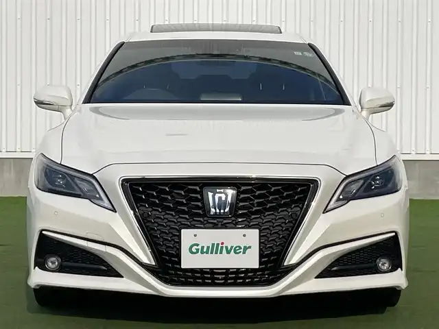 トヨタ クラウン ハイブリッド S スポーツスタイル 香川県 2019(令1)年 5.8万km ホワイトパールクリスタルシャイン 登録時走行距離：57769ｋｍ/純正SDナビゲーション/→フルセグTV/→CD/DVD/バックカメラ/ビルトインETC/サンルーフ/ブラインドスポットモニター/レーダークルーズコントロール/ステアリングリモコン/革巻きステアリング/前後コーナーセンサー/LEDオートライト/フォグランプ/純正18インチアルミホイール/純正フロアマット/パワーシート/スマートキー