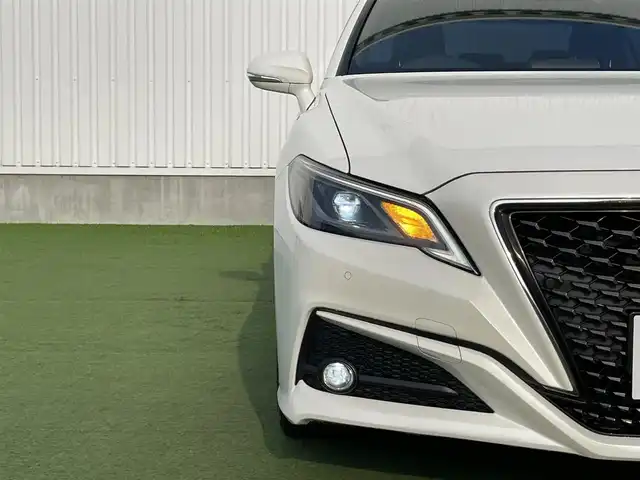 トヨタ クラウン ハイブリッド S スポーツスタイル 香川県 2019(令1)年 5.8万km ホワイトパールクリスタルシャイン 登録時走行距離：57769ｋｍ/純正SDナビゲーション/→フルセグTV/→CD/DVD/バックカメラ/ビルトインETC/サンルーフ/ブラインドスポットモニター/レーダークルーズコントロール/ステアリングリモコン/革巻きステアリング/前後コーナーセンサー/LEDオートライト/フォグランプ/純正18インチアルミホイール/純正フロアマット/パワーシート/スマートキー