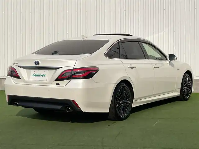 トヨタ クラウン ハイブリッド S スポーツスタイル 香川県 2019(令1)年 5.8万km ホワイトパールクリスタルシャイン 登録時走行距離：57769ｋｍ/純正SDナビゲーション/→フルセグTV/→CD/DVD/バックカメラ/ビルトインETC/サンルーフ/ブラインドスポットモニター/レーダークルーズコントロール/ステアリングリモコン/革巻きステアリング/前後コーナーセンサー/LEDオートライト/フォグランプ/純正18インチアルミホイール/純正フロアマット/パワーシート/スマートキー