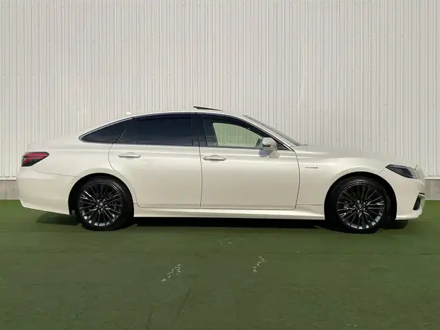 トヨタ クラウン ハイブリッド S スポーツスタイル 香川県 2019(令1)年 5.8万km ホワイトパールクリスタルシャイン 登録時走行距離：57769ｋｍ/純正SDナビゲーション/→フルセグTV/→CD/DVD/バックカメラ/ビルトインETC/サンルーフ/ブラインドスポットモニター/レーダークルーズコントロール/ステアリングリモコン/革巻きステアリング/前後コーナーセンサー/LEDオートライト/フォグランプ/純正18インチアルミホイール/純正フロアマット/パワーシート/スマートキー