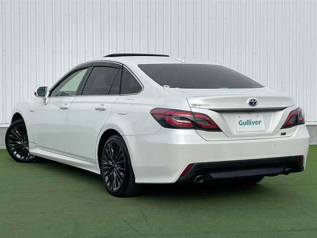 トヨタ クラウン ハイブリッド S スポーツスタイル 愛媛県 2019(令1)年 5.8万km ホワイトパールクリスタルシャイン 登録時走行距離：57769ｋｍ/純正SDナビゲーション/→フルセグTV/→CD/DVD/バックカメラ/ビルトインETC/サンルーフ/ブラインドスポットモニター/レーダークルーズコントロール/ステアリングリモコン/革巻きステアリング/前後コーナーセンサー/LEDオートライト/フォグランプ/純正18インチアルミホイール/純正フロアマット/パワーシート/スマートキー