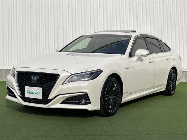 トヨタ クラウン ハイブリッド S スポーツスタイル 愛媛県 2019(令1)年 5.8万km ホワイトパールクリスタルシャイン 登録時走行距離：57769ｋｍ/純正SDナビゲーション/→フルセグTV/→CD/DVD/バックカメラ/ビルトインETC/サンルーフ/ブラインドスポットモニター/レーダークルーズコントロール/ステアリングリモコン/革巻きステアリング/前後コーナーセンサー/LEDオートライト/フォグランプ/純正18インチアルミホイール/純正フロアマット/パワーシート/スマートキー