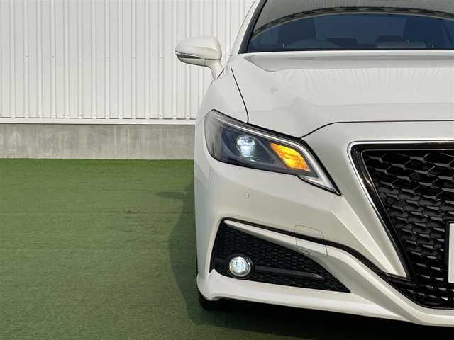 トヨタ クラウン ハイブリッド S スポーツスタイル 愛媛県 2019(令1)年 5.8万km ホワイトパールクリスタルシャイン 登録時走行距離：57769ｋｍ/純正SDナビゲーション/→フルセグTV/→CD/DVD/バックカメラ/ビルトインETC/サンルーフ/ブラインドスポットモニター/レーダークルーズコントロール/ステアリングリモコン/革巻きステアリング/前後コーナーセンサー/LEDオートライト/フォグランプ/純正18インチアルミホイール/純正フロアマット/パワーシート/スマートキー