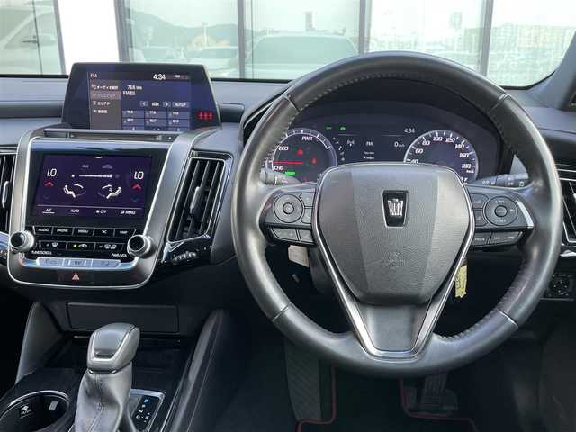 トヨタ クラウン ハイブリッド S スポーツスタイル 愛媛県 2019(令1)年 5.8万km ホワイトパールクリスタルシャイン 登録時走行距離：57769ｋｍ/純正SDナビゲーション/→フルセグTV/→CD/DVD/バックカメラ/ビルトインETC/サンルーフ/ブラインドスポットモニター/レーダークルーズコントロール/ステアリングリモコン/革巻きステアリング/前後コーナーセンサー/LEDオートライト/フォグランプ/純正18インチアルミホイール/純正フロアマット/パワーシート/スマートキー