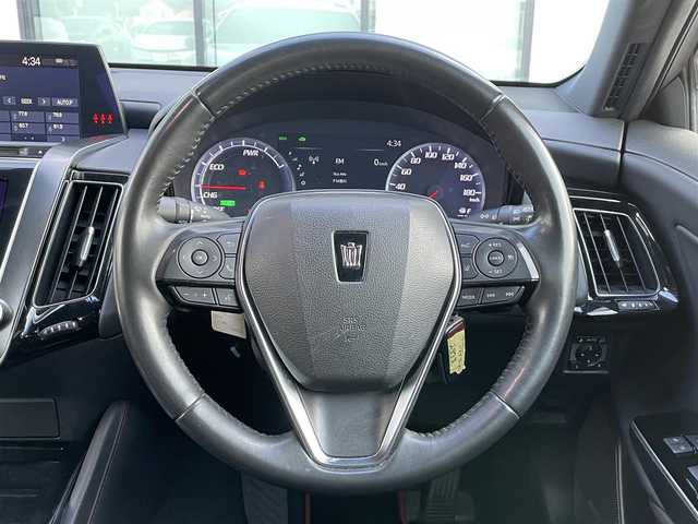 トヨタ クラウン ハイブリッド S スポーツスタイル 愛媛県 2019(令1)年 5.8万km ホワイトパールクリスタルシャイン 登録時走行距離：57769ｋｍ/純正SDナビゲーション/→フルセグTV/→CD/DVD/バックカメラ/ビルトインETC/サンルーフ/ブラインドスポットモニター/レーダークルーズコントロール/ステアリングリモコン/革巻きステアリング/前後コーナーセンサー/LEDオートライト/フォグランプ/純正18インチアルミホイール/純正フロアマット/パワーシート/スマートキー