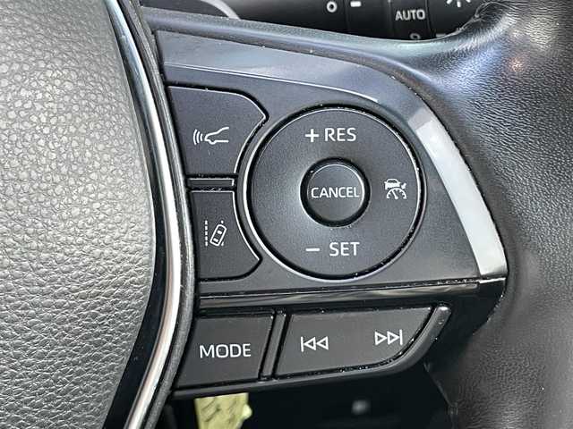 トヨタ クラウン ハイブリッド S スポーツスタイル 愛媛県 2019(令1)年 5.8万km ホワイトパールクリスタルシャイン 登録時走行距離：57769ｋｍ/純正SDナビゲーション/→フルセグTV/→CD/DVD/バックカメラ/ビルトインETC/サンルーフ/ブラインドスポットモニター/レーダークルーズコントロール/ステアリングリモコン/革巻きステアリング/前後コーナーセンサー/LEDオートライト/フォグランプ/純正18インチアルミホイール/純正フロアマット/パワーシート/スマートキー