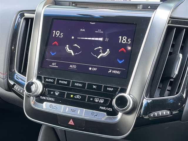 トヨタ クラウン ハイブリッド S スポーツスタイル 愛媛県 2019(令1)年 5.8万km ホワイトパールクリスタルシャイン 登録時走行距離：57769ｋｍ/純正SDナビゲーション/→フルセグTV/→CD/DVD/バックカメラ/ビルトインETC/サンルーフ/ブラインドスポットモニター/レーダークルーズコントロール/ステアリングリモコン/革巻きステアリング/前後コーナーセンサー/LEDオートライト/フォグランプ/純正18インチアルミホイール/純正フロアマット/パワーシート/スマートキー