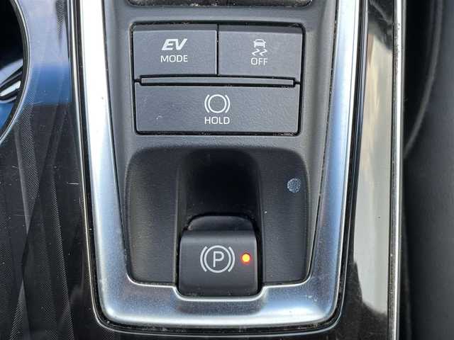 トヨタ クラウン ハイブリッド S スポーツスタイル 愛媛県 2019(令1)年 5.8万km ホワイトパールクリスタルシャイン 登録時走行距離：57769ｋｍ/純正SDナビゲーション/→フルセグTV/→CD/DVD/バックカメラ/ビルトインETC/サンルーフ/ブラインドスポットモニター/レーダークルーズコントロール/ステアリングリモコン/革巻きステアリング/前後コーナーセンサー/LEDオートライト/フォグランプ/純正18インチアルミホイール/純正フロアマット/パワーシート/スマートキー