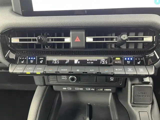 トヨタ ランドクルーザー ２５０ VX 愛知県 2024(令6)年 1.3万km アバンギャルドブロンズメタリック 純正12.3型DA(フルセグ、Bluetooth、HDMI）/サンルーフ/全方位カメラ/デジタルインナーミラー/本革シート/ルーフレール/シートヒーター（D+N）/エアシート（D+N)/ハンドルヒーター/BSM/ETC2.0/テレビキャンセラー/パワーシート（D席のみ）/パワーバックドア/衝突軽減ブレーキ/レーンキープアシスト/前後コーナーセンサー/ヘッドライトウォッシャー/オートハイビーム/電子パーキング/オートホールド/nanoeX/LEDヘッドライト/純正フロアマット/純正18インチAW/4WD/横滑り防止装置/フォグライト