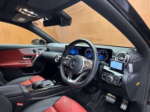 メルセデス・ベンツ Ａ２００ｄ AMGライン 千葉県 2019(令1)年 5.6万km コスモスブラック ＡＭＧレザーエクスクルーシブＰＫＧ　/赤黒革　/サンルーフ　/ＡＣＣ　/ナビ　/Ｂカメラ　/パワーシート　/シートヒーター　/ＴＶ　/アンビエントライト　/オートハイビーム　/衝突軽減Ｂ　/ＢＳＭ　/ＬＫＡ　/ドラレコ　/ＥＴＣ