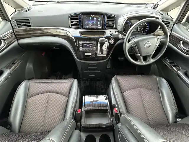 日産 エルグランド 250ハイウェイスター 新潟県 2014(平26)年 7.1万km ファントムブラック ４WD/純正ナビ/【フルセグTV/FM・AM/BT】/バックカメラ/フリップダウンモニター/クルーズコントロール/ビルトインETC/両側パワースライドドア/前後コーナーセンサー/ハーフレザーシート/革巻きステアリング/ステアリングスイッチ/オートライト/LEDヘッドライト/フォグランプ/横滑り防止/プッシュスタート/スマートキー