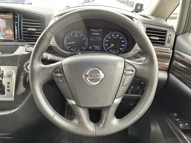 日産 エルグランド 250ハイウェイスター 新潟県 2014(平26)年 7.1万km ファントムブラック ４WD/純正ナビ/【フルセグTV/FM・AM/BT】/バックカメラ/フリップダウンモニター/クルーズコントロール/ビルトインETC/両側パワースライドドア/前後コーナーセンサー/ハーフレザーシート/革巻きステアリング/ステアリングスイッチ/オートライト/LEDヘッドライト/フォグランプ/横滑り防止/プッシュスタート/スマートキー