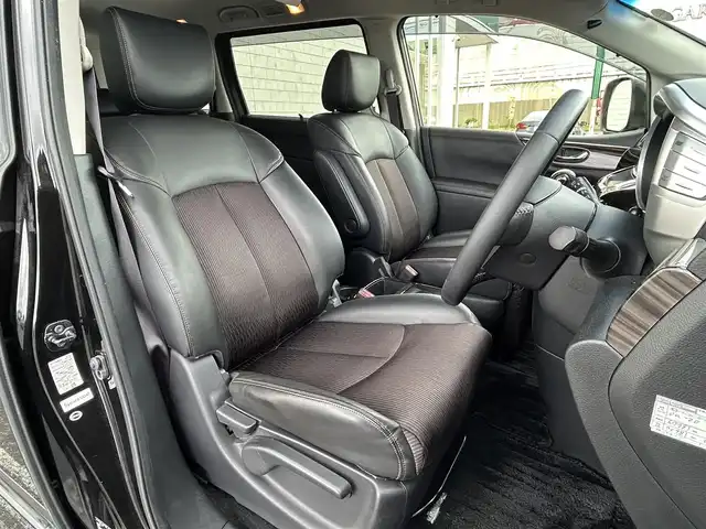 日産 エルグランド 250ハイウェイスター 新潟県 2014(平26)年 7.1万km ファントムブラック ４WD/純正ナビ/【フルセグTV/FM・AM/BT】/バックカメラ/フリップダウンモニター/クルーズコントロール/ビルトインETC/両側パワースライドドア/前後コーナーセンサー/ハーフレザーシート/革巻きステアリング/ステアリングスイッチ/オートライト/LEDヘッドライト/フォグランプ/横滑り防止/プッシュスタート/スマートキー