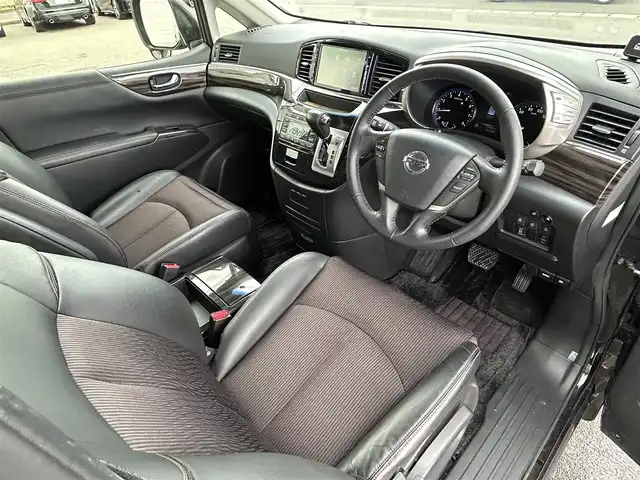 日産 エルグランド 250ハイウェイスター 新潟県 2014(平26)年 7.1万km ファントムブラック ４WD/純正ナビ/【フルセグTV/FM・AM/BT】/バックカメラ/フリップダウンモニター/クルーズコントロール/ビルトインETC/両側パワースライドドア/前後コーナーセンサー/ハーフレザーシート/革巻きステアリング/ステアリングスイッチ/オートライト/LEDヘッドライト/フォグランプ/横滑り防止/プッシュスタート/スマートキー