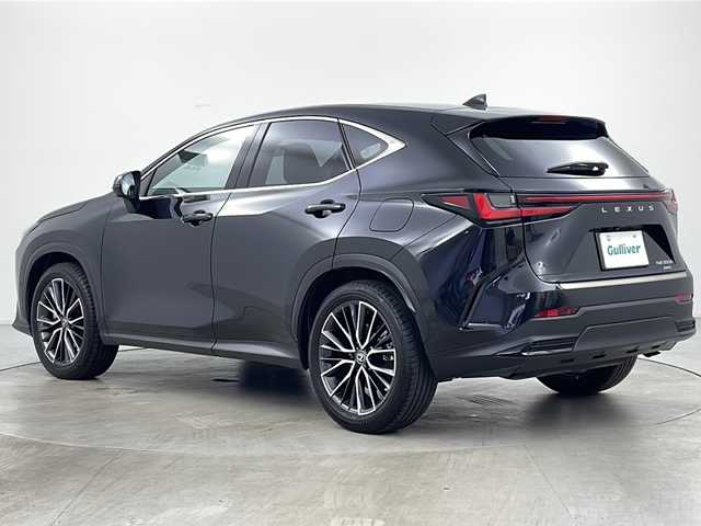 レクサス ＮＸ 350h バージョンL 道央・札幌 2023(令5)年 0.8万km グラファイトブラックガラスフレーク ・ワンオーナー/・4WD/・純正ナビ/　BT/Miracast/・フルセグTV/・バックカメラ/・全方位カメラ/・クルーズコントロール/・衝突軽減/・レーンディパーチャーアシスト/・パーキングサポートブレーキ/・リアクロストラフィックアラート/・標識認識/・ヘッドアップディスプレイ/・クライアランスソナー/・ブラインドスポットモニター/・デジタルインナーミラー/・前席パワーシート/・前席ベンチレーション/・全席シートヒーター/・パワーバックドア /・オートマチックハイビーム/・オートライト/・LEDヘッドライト/・フォグランプ前後/・パドルシフト/・電動ステアリングチルト/・ステアリングリモコン/・純正20インチアルミホイール/・積込タイヤ/・純正フロアマット/・保証書