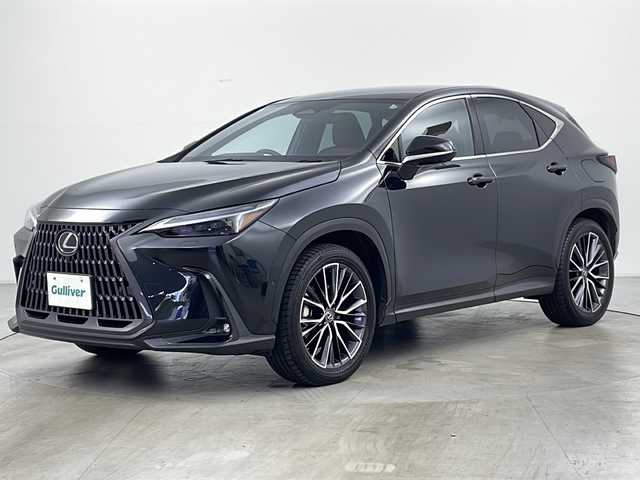 レクサス ＮＸ 350h バージョンL 道央・札幌 2023(令5)年 0.8万km グラファイトブラックガラスフレーク ・ワンオーナー/・4WD/・純正ナビ/　BT/Miracast/・フルセグTV/・バックカメラ/・全方位カメラ/・クルーズコントロール/・衝突軽減/・レーンディパーチャーアシスト/・パーキングサポートブレーキ/・リアクロストラフィックアラート/・標識認識/・ヘッドアップディスプレイ/・クライアランスソナー/・ブラインドスポットモニター/・デジタルインナーミラー/・前席パワーシート/・前席ベンチレーション/・全席シートヒーター/・パワーバックドア /・オートマチックハイビーム/・オートライト/・LEDヘッドライト/・フォグランプ前後/・パドルシフト/・電動ステアリングチルト/・ステアリングリモコン/・純正20インチアルミホイール/・積込タイヤ/・純正フロアマット/・保証書