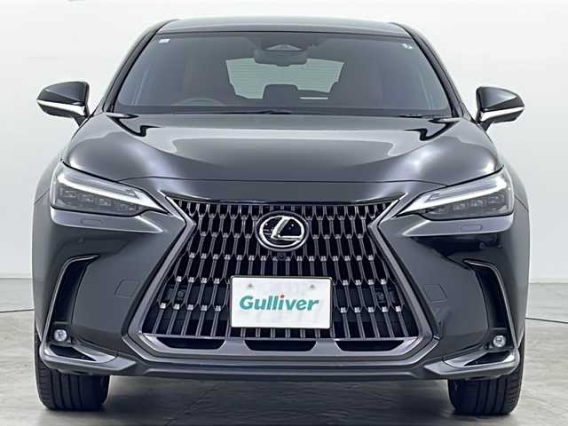 レクサス ＮＸ 350h バージョンL 道央・札幌 2023(令5)年 0.8万km グラファイトブラックガラスフレーク ・ワンオーナー/・4WD/・純正ナビ/　BT/Miracast/・フルセグTV/・バックカメラ/・全方位カメラ/・クルーズコントロール/・衝突軽減/・レーンディパーチャーアシスト/・パーキングサポートブレーキ/・リアクロストラフィックアラート/・標識認識/・ヘッドアップディスプレイ/・クライアランスソナー/・ブラインドスポットモニター/・デジタルインナーミラー/・前席パワーシート/・前席ベンチレーション/・全席シートヒーター/・パワーバックドア /・オートマチックハイビーム/・オートライト/・LEDヘッドライト/・フォグランプ前後/・パドルシフト/・電動ステアリングチルト/・ステアリングリモコン/・純正20インチアルミホイール/・積込タイヤ/・純正フロアマット/・保証書