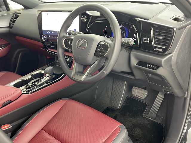 レクサス ＮＸ 350h バージョンL 道央・札幌 2023(令5)年 0.8万km グラファイトブラックガラスフレーク ・ワンオーナー/・4WD/・純正ナビ/　BT/Miracast/・フルセグTV/・バックカメラ/・全方位カメラ/・クルーズコントロール/・衝突軽減/・レーンディパーチャーアシスト/・パーキングサポートブレーキ/・リアクロストラフィックアラート/・標識認識/・ヘッドアップディスプレイ/・クライアランスソナー/・ブラインドスポットモニター/・デジタルインナーミラー/・前席パワーシート/・前席ベンチレーション/・全席シートヒーター/・パワーバックドア /・オートマチックハイビーム/・オートライト/・LEDヘッドライト/・フォグランプ前後/・パドルシフト/・電動ステアリングチルト/・ステアリングリモコン/・純正20インチアルミホイール/・積込タイヤ/・純正フロアマット/・保証書