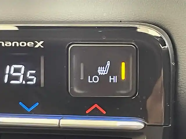 トヨタ ヴォクシー ハイブリッド S－G 岩手県 2022(令4)年 2.1万km ホワイトパールクリスタルシャイン ４WD/ワンオーナー/両側パワースライドドア/アイドリングストップ/衝突被害軽減システム/クルーズコントロール/ETC2.0/ドライブレコーダー/ユニバーサルステップ/横滑り防止装置/フルセグTV/純正ナビ/バックカメラ/シートヒーター/コーナーセンサー/レーンアシスト/純正フロアマット/純正アルミホイール16インチ/純正LEDヘッドライト/オートライト/オートマチックハイビーム