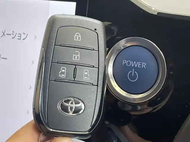 トヨタ ヴォクシー ハイブリッド S－G 岩手県 2022(令4)年 2.1万km ホワイトパールクリスタルシャイン ４WD/ワンオーナー/両側パワースライドドア/アイドリングストップ/衝突被害軽減システム/クルーズコントロール/ETC2.0/ドライブレコーダー/ユニバーサルステップ/横滑り防止装置/フルセグTV/純正ナビ/バックカメラ/シートヒーター/コーナーセンサー/レーンアシスト/純正フロアマット/純正アルミホイール16インチ/純正LEDヘッドライト/オートライト/オートマチックハイビーム