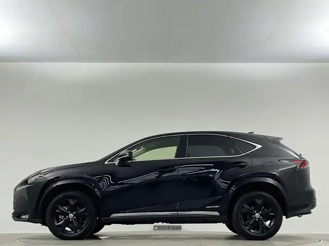 レクサス ＮＸ 300h アーバンスタイル 埼玉県 2017(平29)年 4.4万km ブラック 純正ナビ　黒革　3眼　シートヒーター　ETC2.0　ドライブレコーダー　レーダークルーズコントロール　レーンキープアシスト　コーナーセンサー　パワーシート　LEDヘッドライト　オートハイビーム