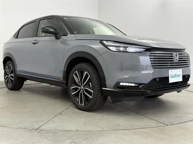 ホンダ ヴェゼル ハイブリッド e:HEV Z PLaYパッケージ 愛知県 2025(令7)年 0.2万km グレーⅡ ホンダセンシング　　/　　・衝突軽減ブレーキシステム/　　・路外逸脱抑制機能/　　・アダプティブクルーズコントロール/　　・車線維持支援システム/　　・オートハイビーム/　　・パーキングセンサー/純正9インチナビ/　　BT/フルセグ/バックカメラ/ドライブレコーダー/ETC2.0/置くだけ充電/革巻きステアリング/ステアリングリモコン/ハーフレザーシート/シートヒーター（前席）/パワーバックドア/純正LEDヘッドライト/フォグランプ/純正18インチアルミホイール