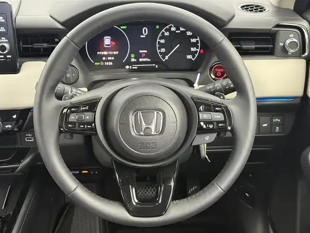 ホンダ ヴェゼル ハイブリッド e:HEV Z PLaYパッケージ 愛知県 2025(令7)年 0.2万km グレーⅡ ホンダセンシング　　/　　・衝突軽減ブレーキシステム/　　・路外逸脱抑制機能/　　・アダプティブクルーズコントロール/　　・車線維持支援システム/　　・オートハイビーム/　　・パーキングセンサー/純正9インチナビ/　　BT/フルセグ/バックカメラ/ドライブレコーダー/ETC2.0/置くだけ充電/革巻きステアリング/ステアリングリモコン/ハーフレザーシート/シートヒーター（前席）/パワーバックドア/純正LEDヘッドライト/フォグランプ/純正18インチアルミホイール